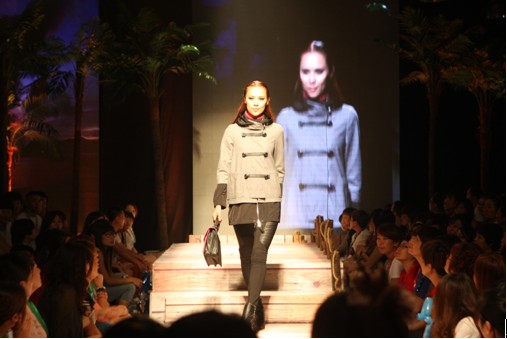 艾莱依2014年春夏女装新品发布会荣耀绽放_中